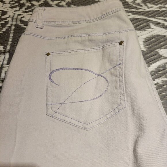 🌈 Chico's Jeans - Picture 2 of 4